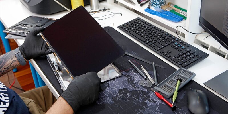 Radical Service Macbook Bucuresti – Reparatii Apple iPhone iPad Watch