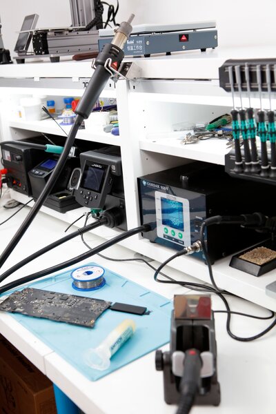 Radical Service Macbook Bucuresti – Reparatii Apple iPhone iPad Watch